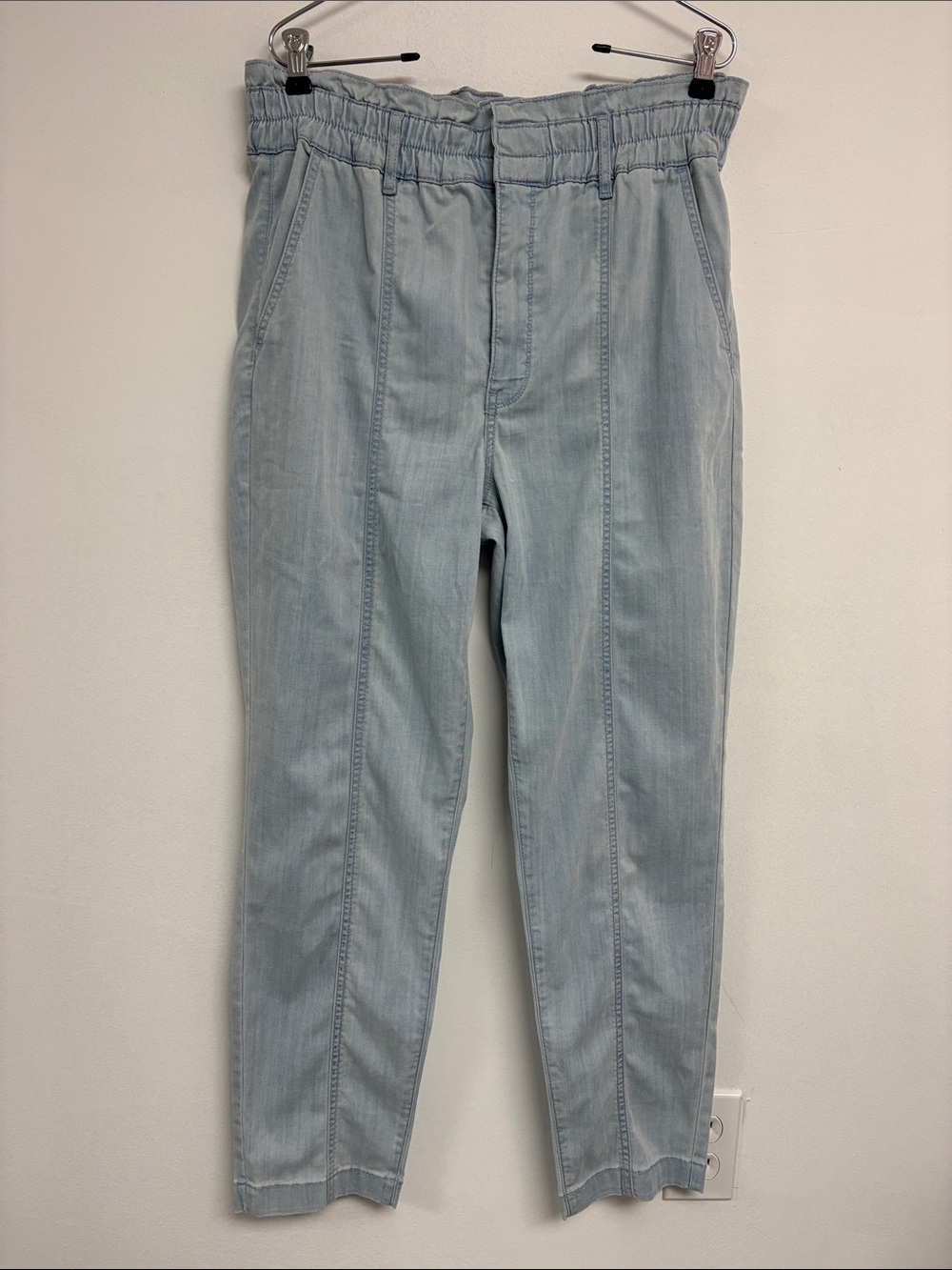 WHBM Extra High Rise Tapered Ankle Pants Size 10 Light Wash Tencel Chambray